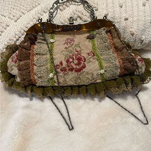 Floral Vintage-Inspired Handbag